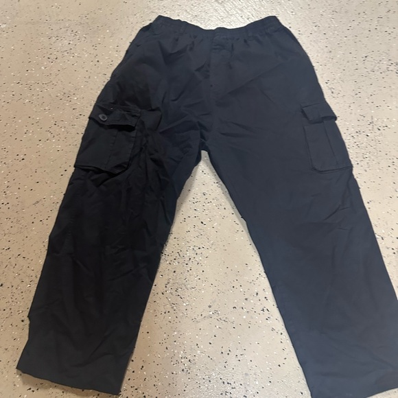 Men's Classic Black Cargo Pants - Picture 3 of 4